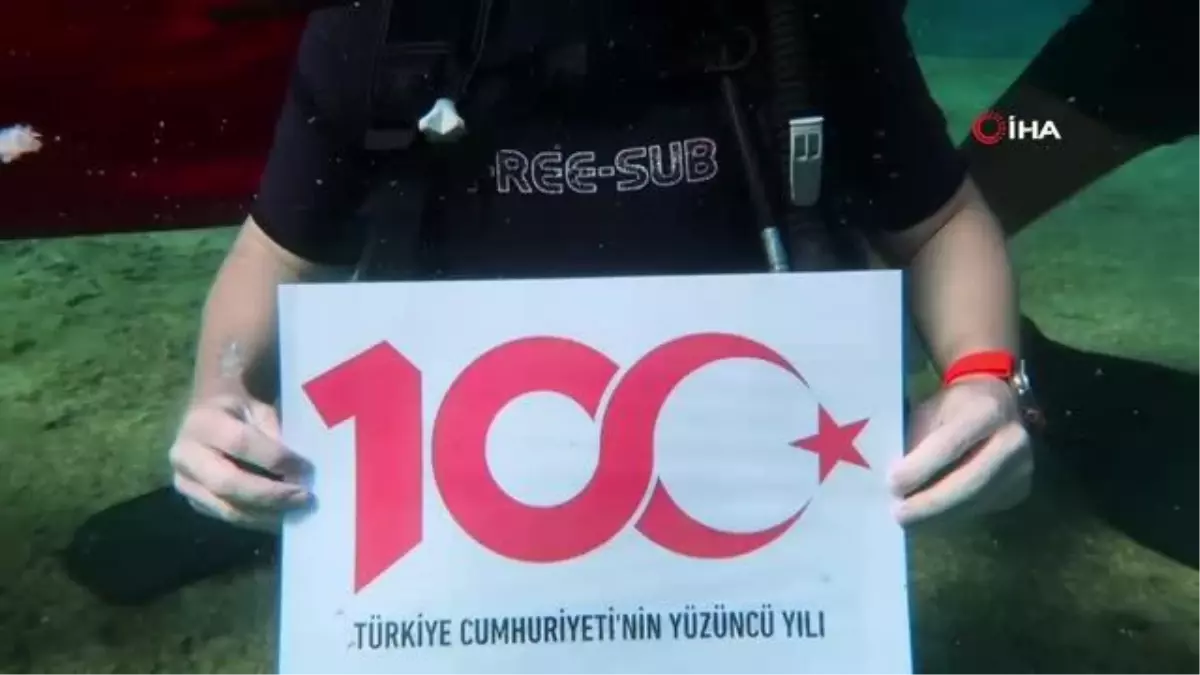 Fethiye\'de Cumhuriyet\'in 100. Yılı deniz dibinde kutlandı