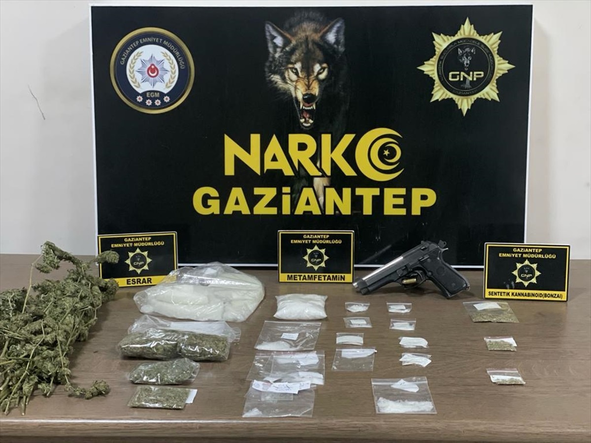 Gaziantep\'te Sokak Satıcılarına Operasyon: 14 Zanlı Tutuklandı