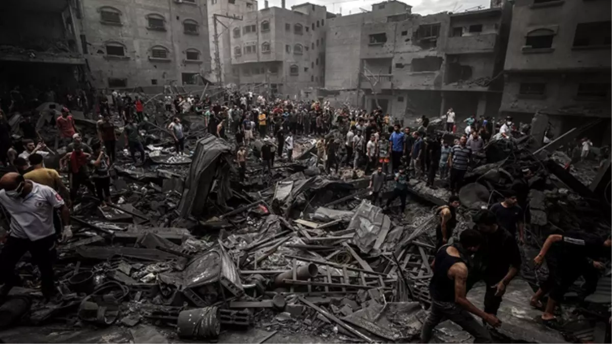 İsrail\'in saldırıları sonrası Gazze\'de kesilen iletişim ve internet kademeli olarak geri döndü