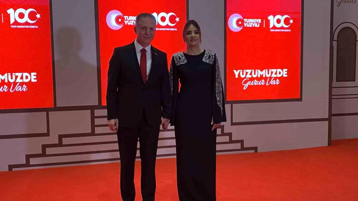 İstanbul Valiliği tarafından Cumhuriyetin 100. yılına özel "Bayramlaşma Programı" düzenlendi