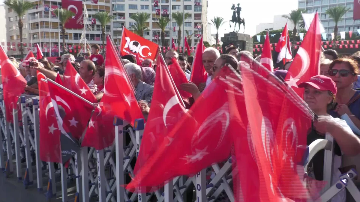 İzmir\'de Cumhuriyetin 100. yıl kutlamaları coşkuyla başladı