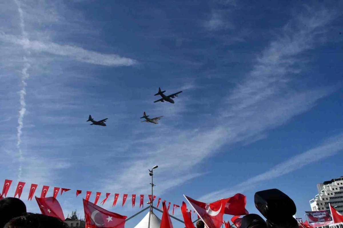 Koca Yusuf olarak bilinen A400M uçakları Kayseri\'de vatandaşları selamladı