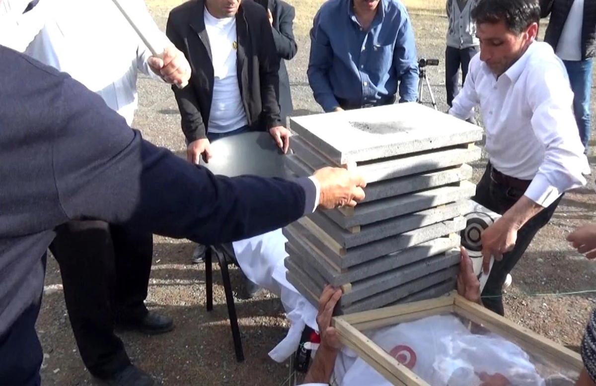 Milli Karateci Eyüp Olugi, 120 Kiloluk Taşları Kırdırdı