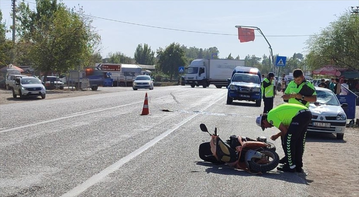 Muğla\'da motosiklet sürücüsü otomobil ile çarpışarak hayatını kaybetti