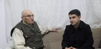 Oğuzlar Kaymakamı Muhammed Turan, 104 yaşındaki Hacı Hasan Turan'ı ziyaret etti