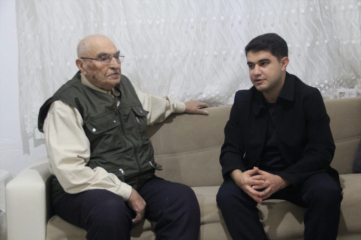 Oğuzlar Kaymakamı Muhammed Turan, 104 yaşındaki Hacı Hasan Turan\'ı ziyaret etti