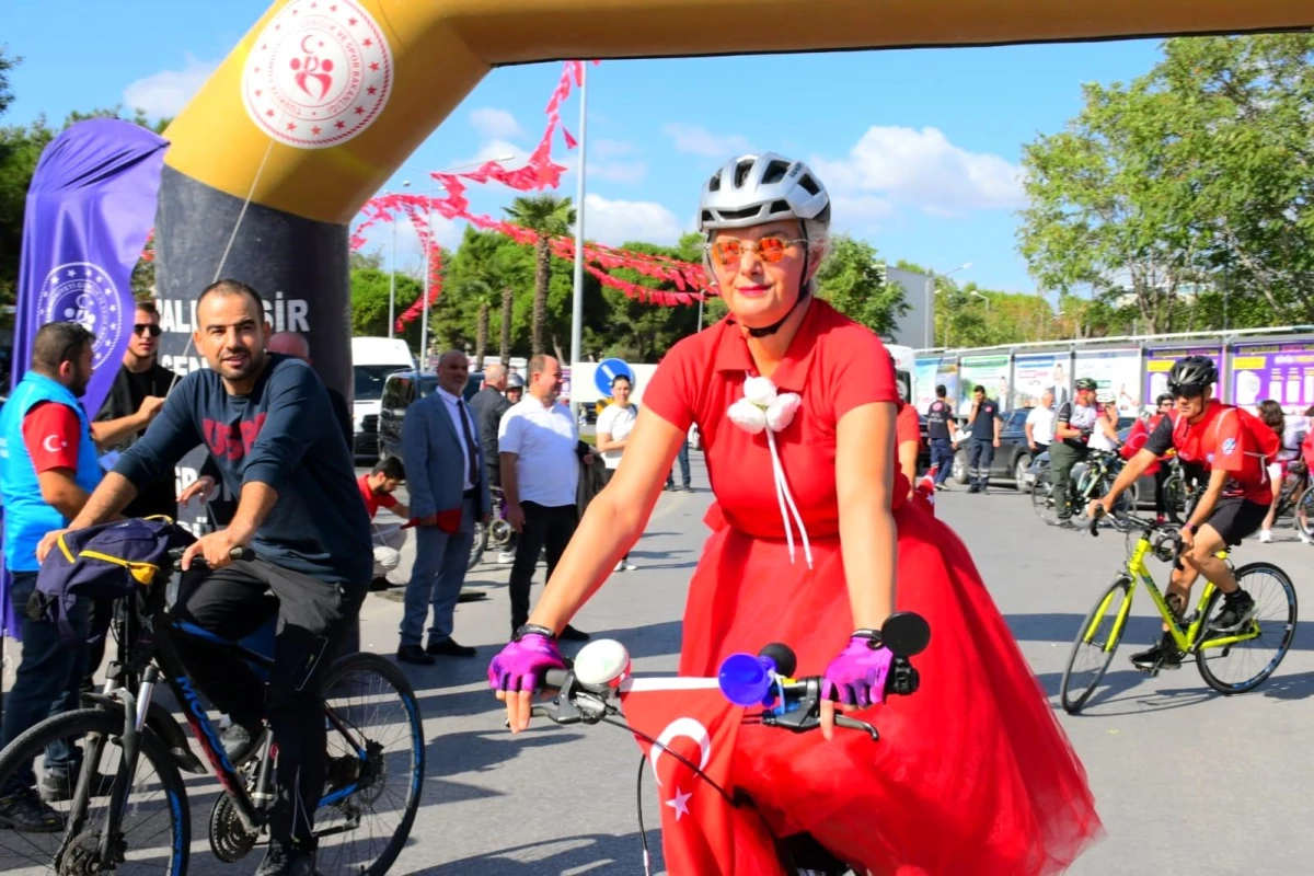 Cumhuriyetin 100. Yılı Bisiklet Turu Balıkesir\'de Düzenlendi