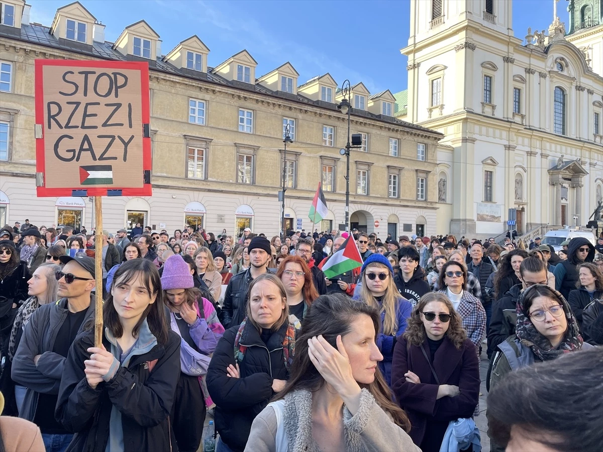 Varşova\'da Filistin\'e Destek Yürüyüşü Düzenlendi