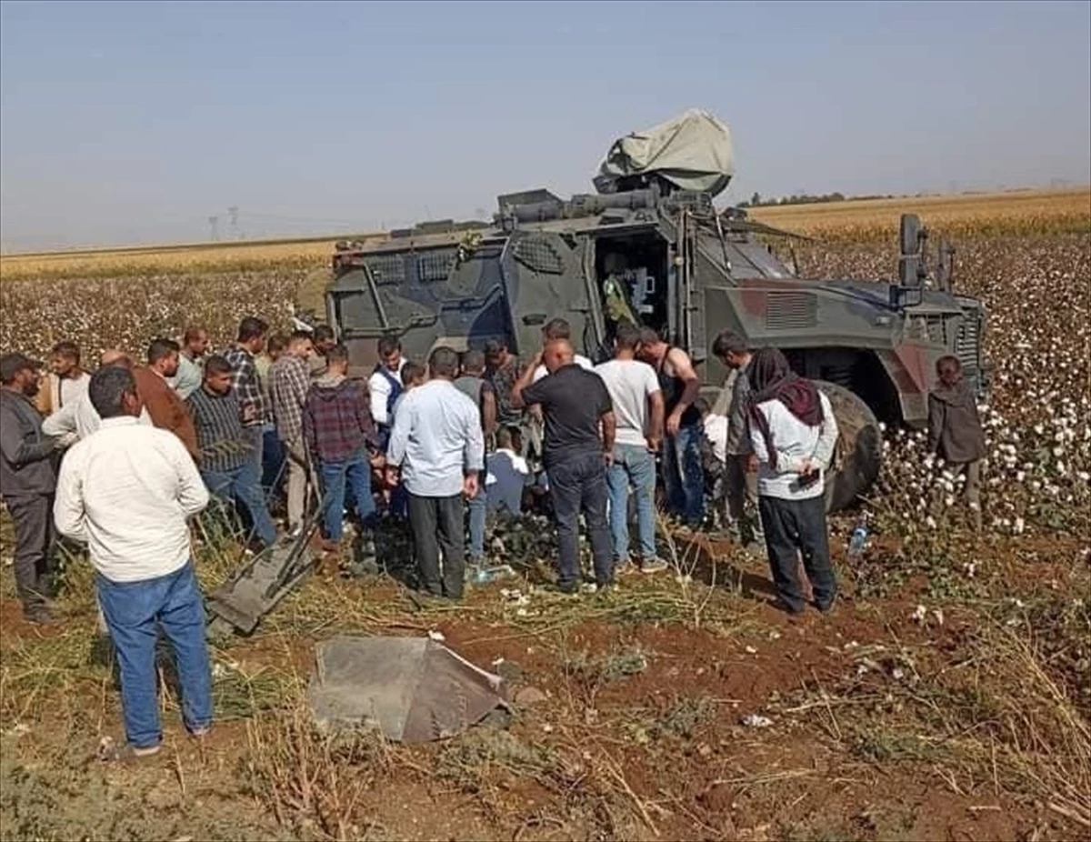 Şanlıurfa\'da askeri aracın devrilmesi sonucu 3 asker yaralandı