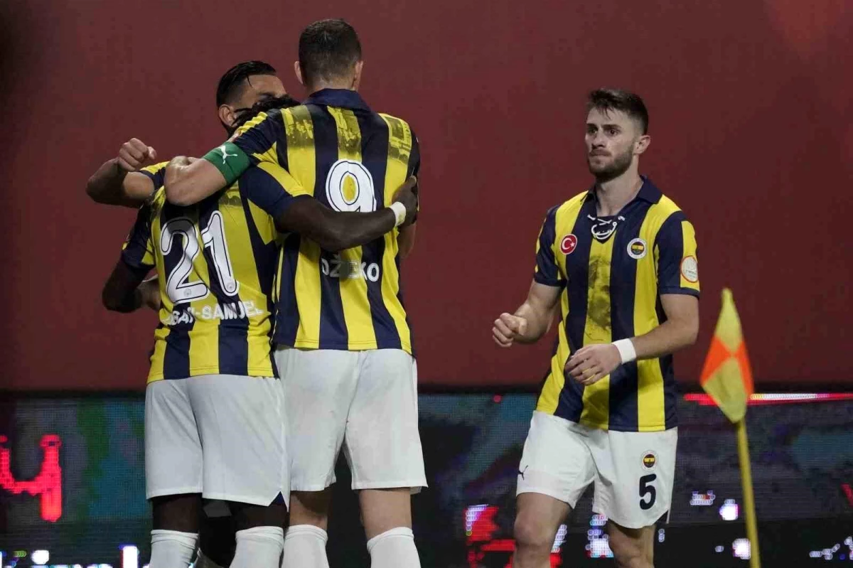 Pendikspor - Fenerbahçe Maçında Fenerbahçe İlk Yarıyı 2-0 Önde Tamamladı