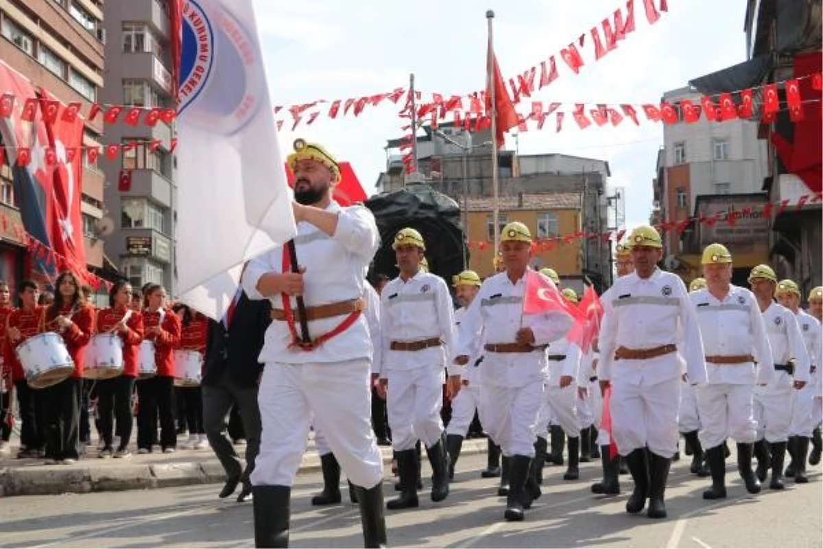 Zonguldak\'ta maden işçileri Cumhuriyet\'in 100. yılında yürüdü