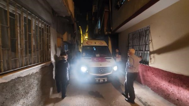Adana'da 12 yaşındaki çocuk av tüfeğiyle oynarken kendini vurdu Adana'da 12 yaşındaki çocuk av tüfeğiyle oynarken kendini vurdu