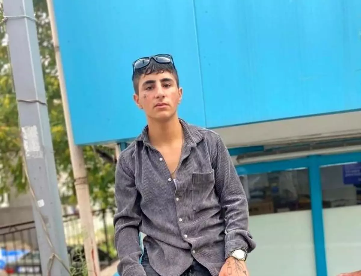 Kocaeli\'de 17 yaşındaki çocuğa motosiklet sürerken parke taşı atıldı, hayatını kaybetti