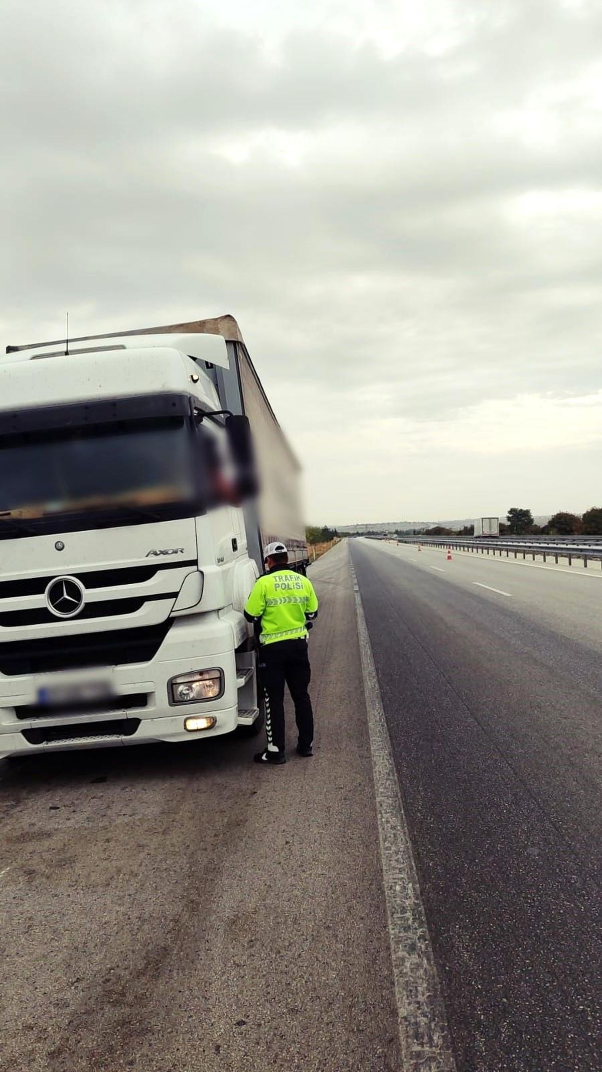 Afyonkarahisar\'da yapılan trafik denetiminde 4 bin 434 araç sürücüsü kontrol edildi