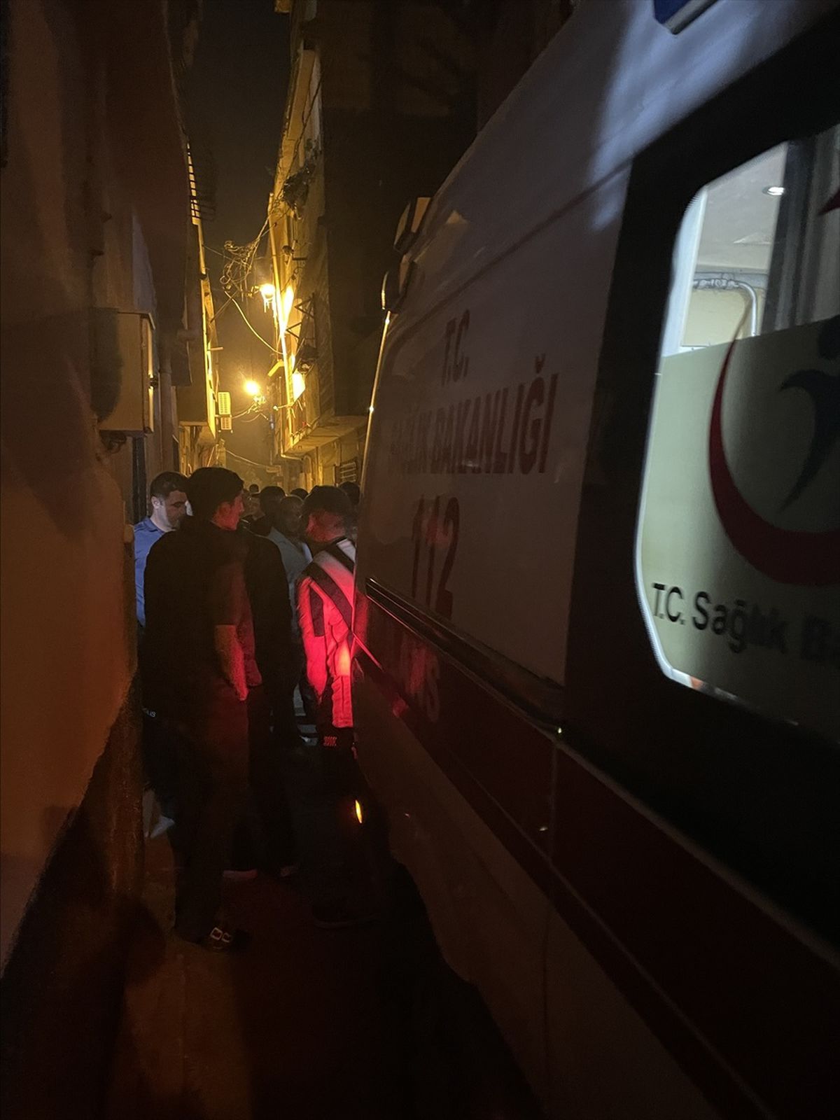 Adana\'da bir çocuk evinde başından vurulmuş halde ölü bulundu