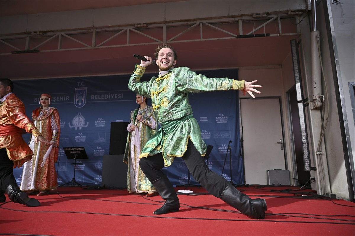 Ankara\'da Cumhuriyet\'in 100. yılı etkinlikleri kapsamında halk dansları gösterisi yapıldı