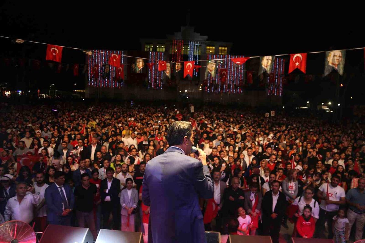 Antalya\'nın ilçelerinde Cumhuriyet\'in 100. yılı coşkusu yaşandı