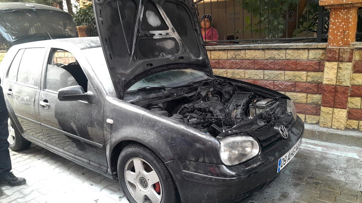 Aydın\'da seyir halindeki otomobilde çıkan yangın panik yarattı