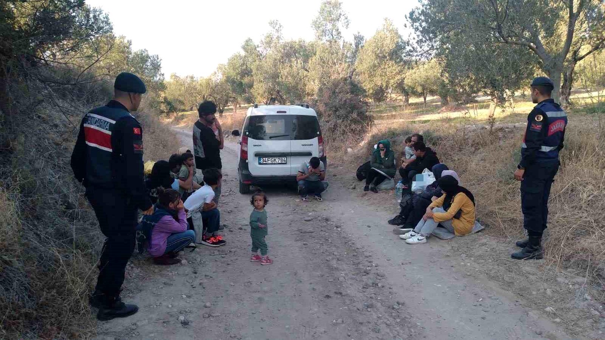 Çanakkale\'de 16 Afganistanlı kaçak göçmen ve 2 organizatör yakalandı