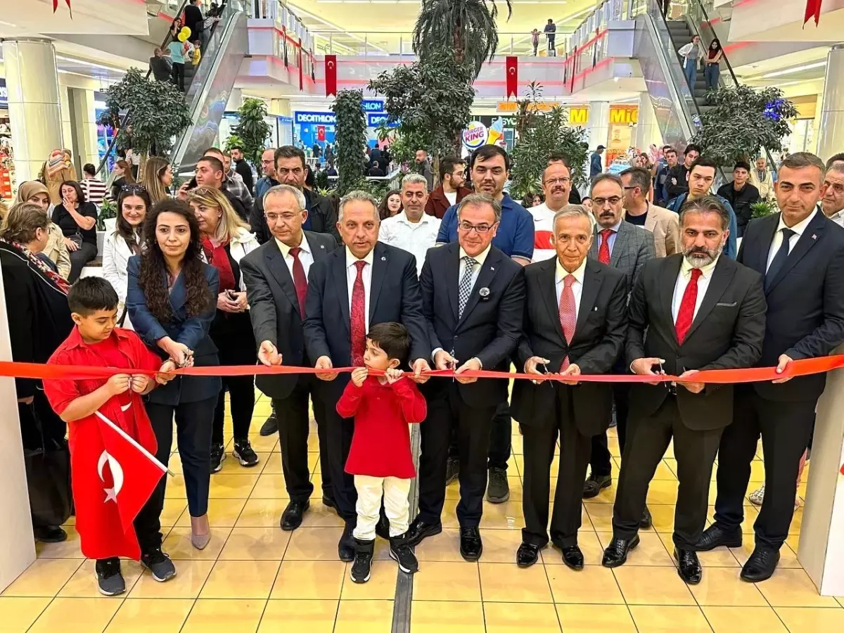 Hacılar Belediyesi tarafından düzenlenen \'3.Ulusal Fotoğraf Yarışması Sergisi\' açıldı