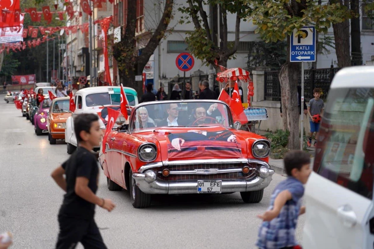 Bilecik\'te Cumhuriyet 100. Yıl Klasik Araç Konvoyu Düzenlendi