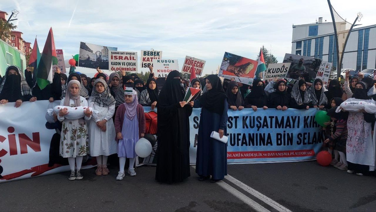 Bingöl\'de kadınlar Filistin için yürüdü