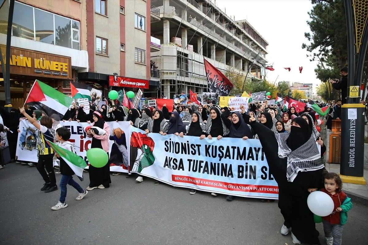 Bingöl\'de Kadınlar İsrail\'in Gazze\'ye Saldırılarını Protesto Etti