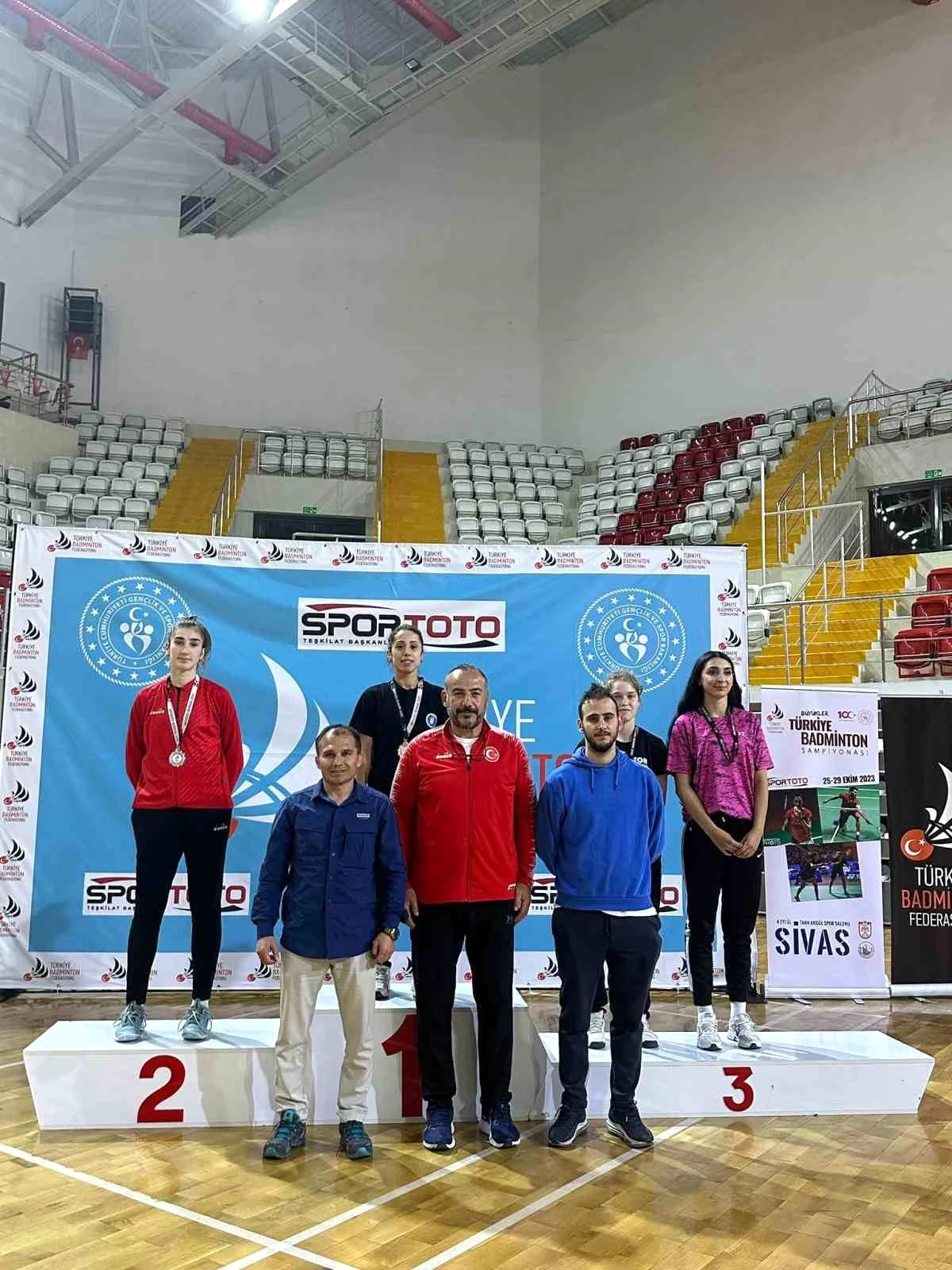 Bursa Büyükşehir Belediyespor, Sivas\'ta Badminton Türkiye Şampiyonası\'nda büyük başarı elde etti