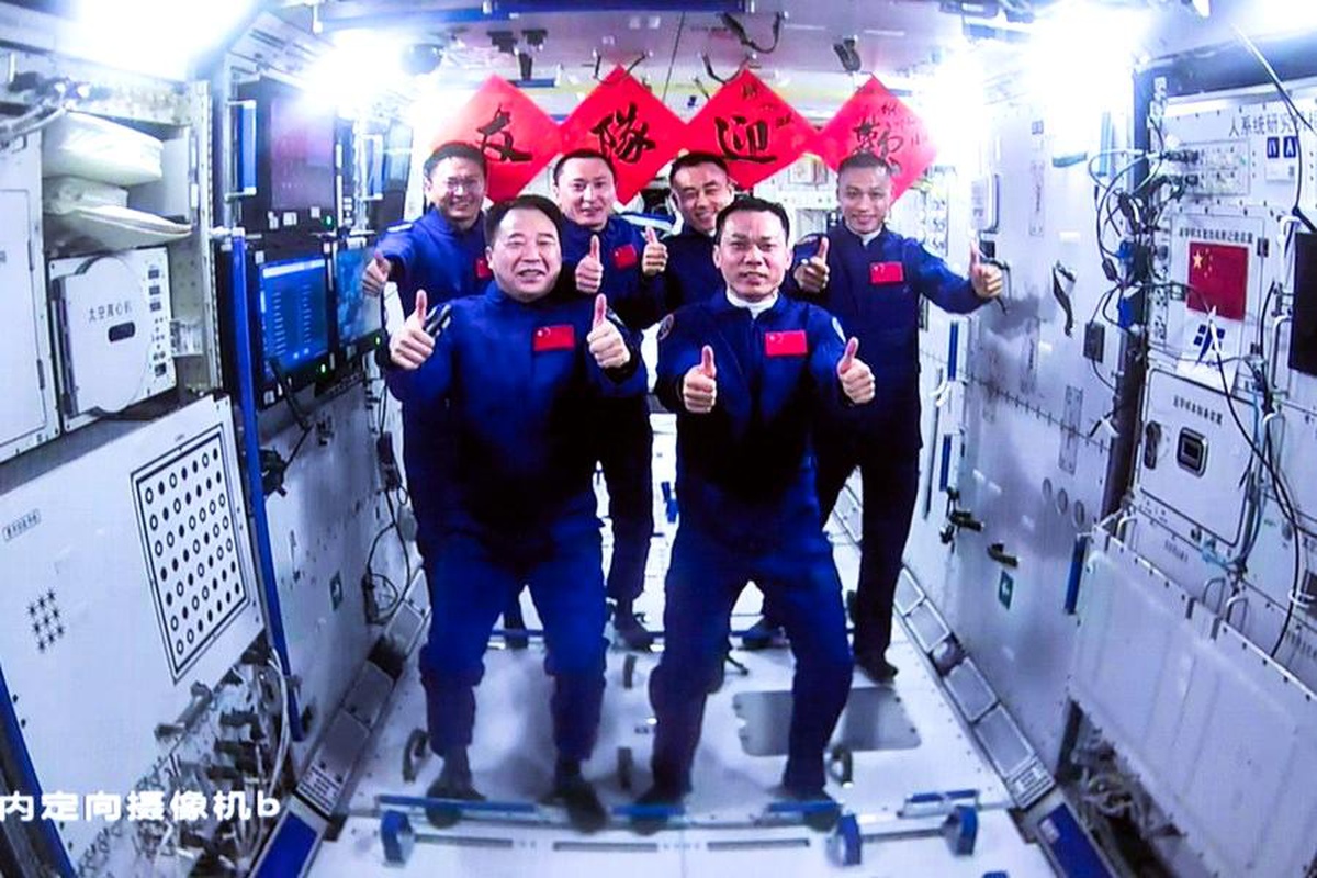 Çin, Shenzhou-16 Taykonotlarının Kontrolünü Shenzhou-17 Mürettebatına Teslim Etti