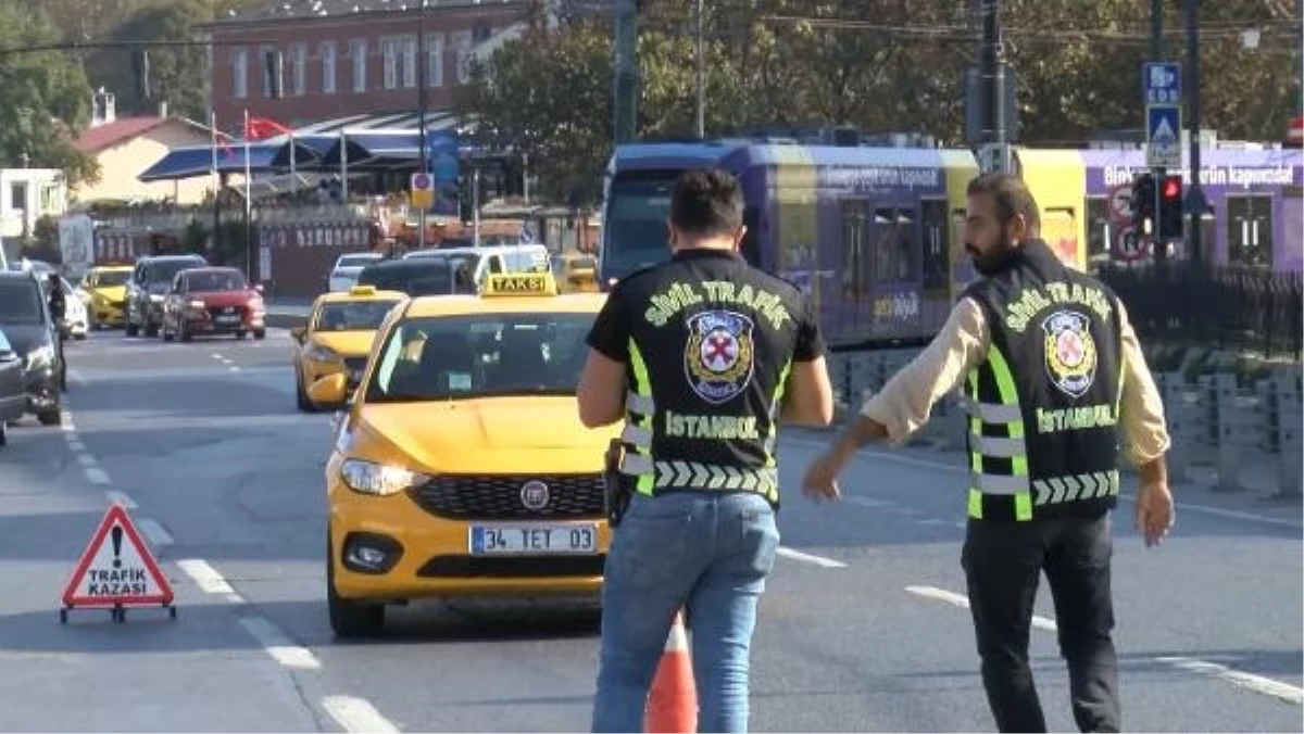Eminönü\'nde taksilere denetim: Kurallara uymayan şoförlere ceza kesildi
