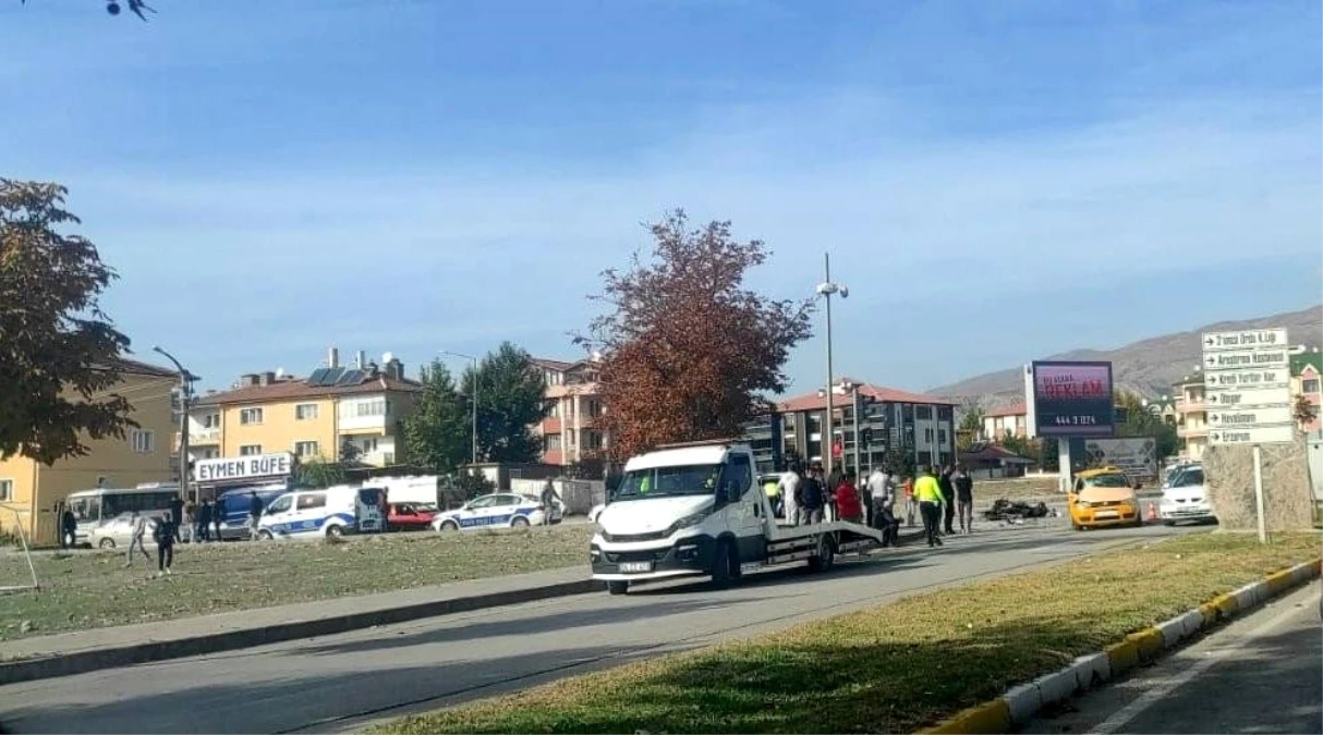 Erzincan\'da Motosiklet ile Ticari Taksinin Çarpışması Sonucu 1 Kişi Hayatını Kaybetti
