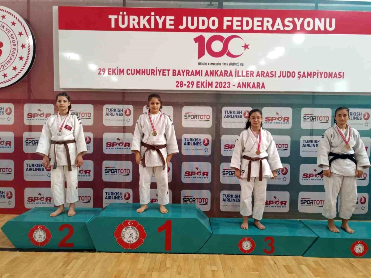 Hakkarili judocular 29 Ekim Cumhuriyet Bayramı turnuvasında madalya kazandı