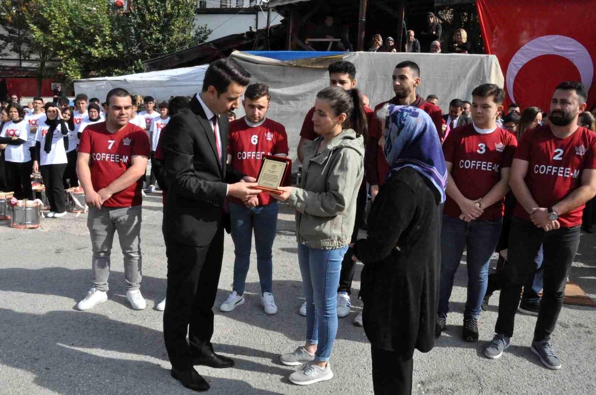 Mudurnu Belediyesi Personeline Plaket Takdim Edildi