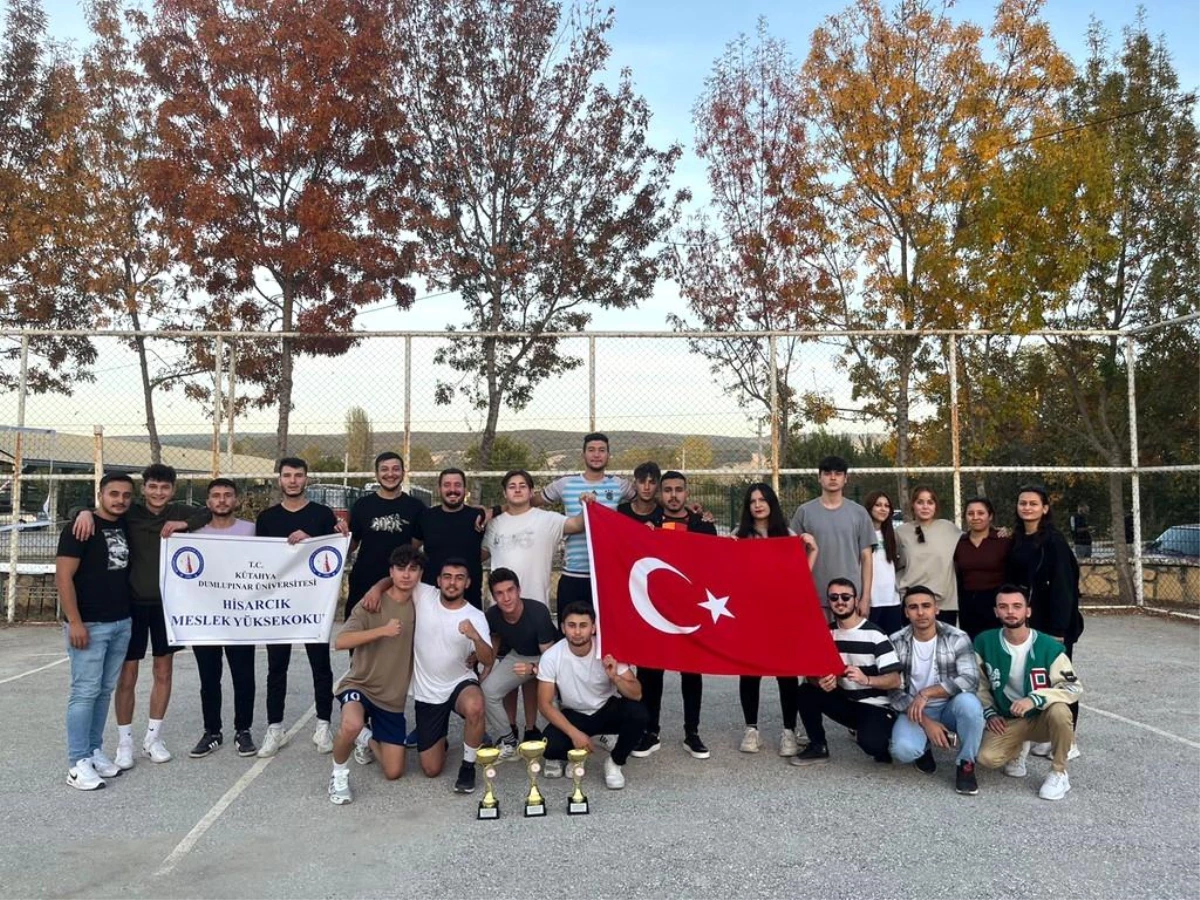 DPÜ Hisarcık Meslek Yüksekokulu\'nda Gençlik ve Spor İlçe Müdürlüğü iş birliğiyle spor turnuvaları düzenlendi
