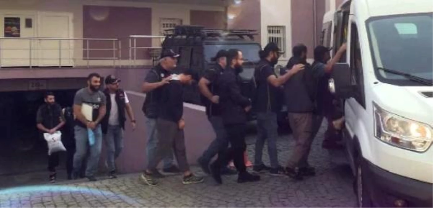 İzmir\'de DEAŞ Operasyonu: 3 Tutuklama, 13 Serbest Bırakma
