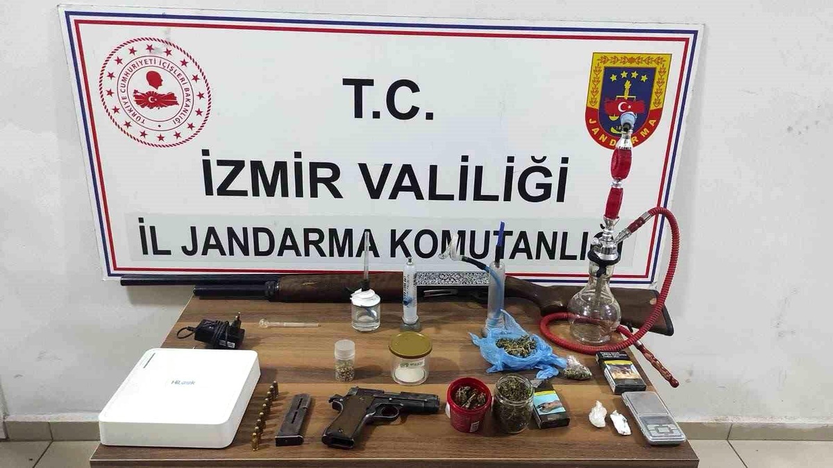 İzmir\'de Uyuşturucu Operasyonları: 89 Gözaltı