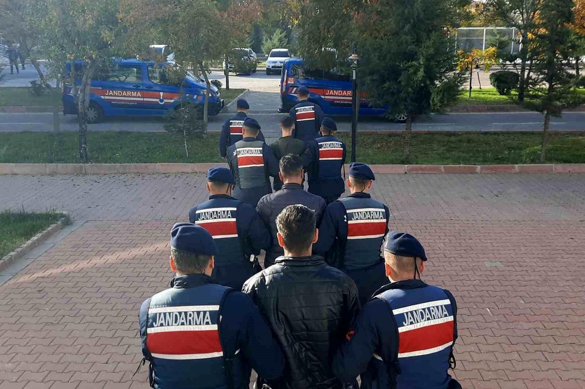 Aksaray\'da Uyuşturucu Tacirlerine Operasyon: 3 Tutuklama
