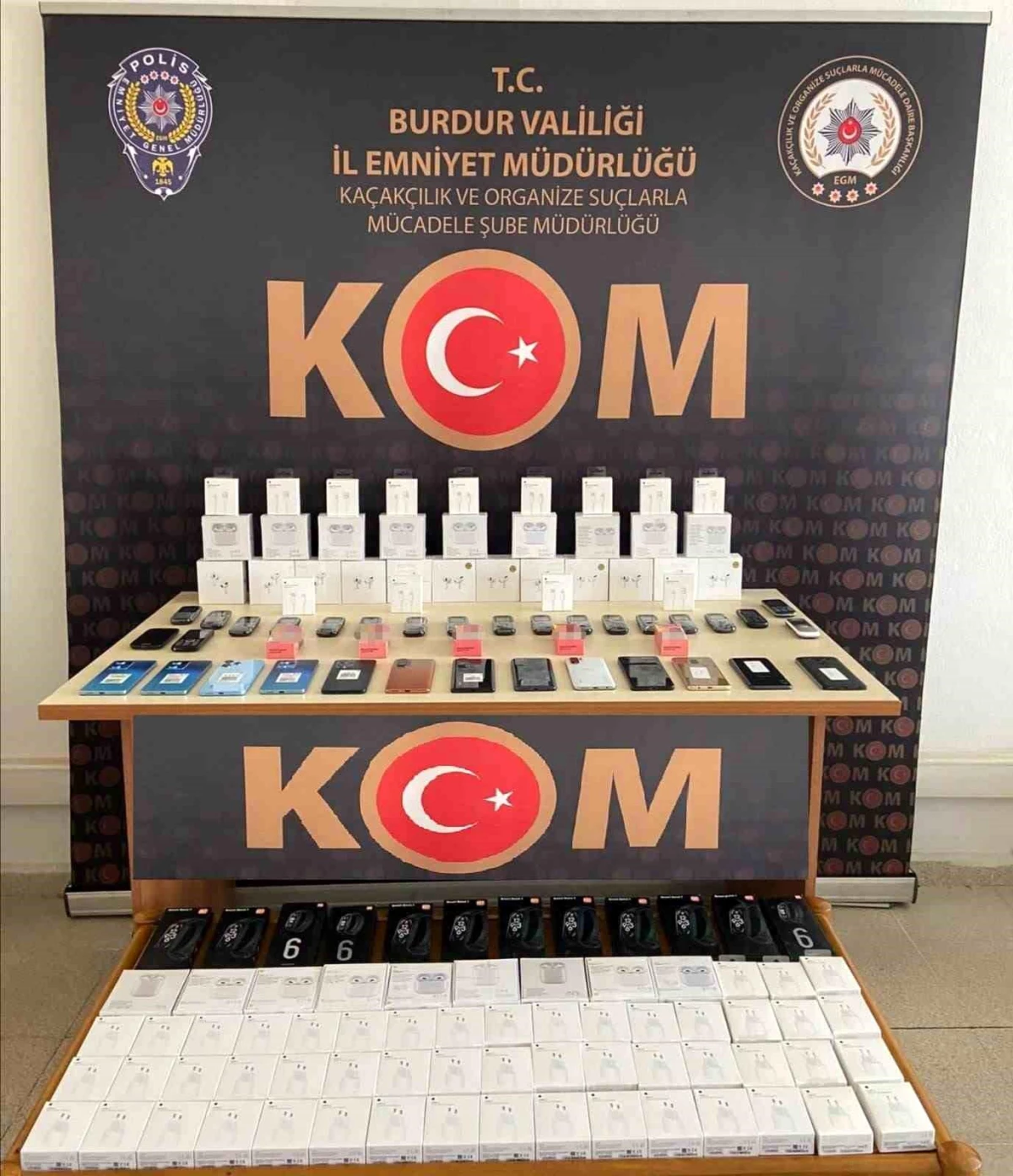 Burdur\'da yapılan operasyonda 350 bin TL değerinde telefon ele geçirildi