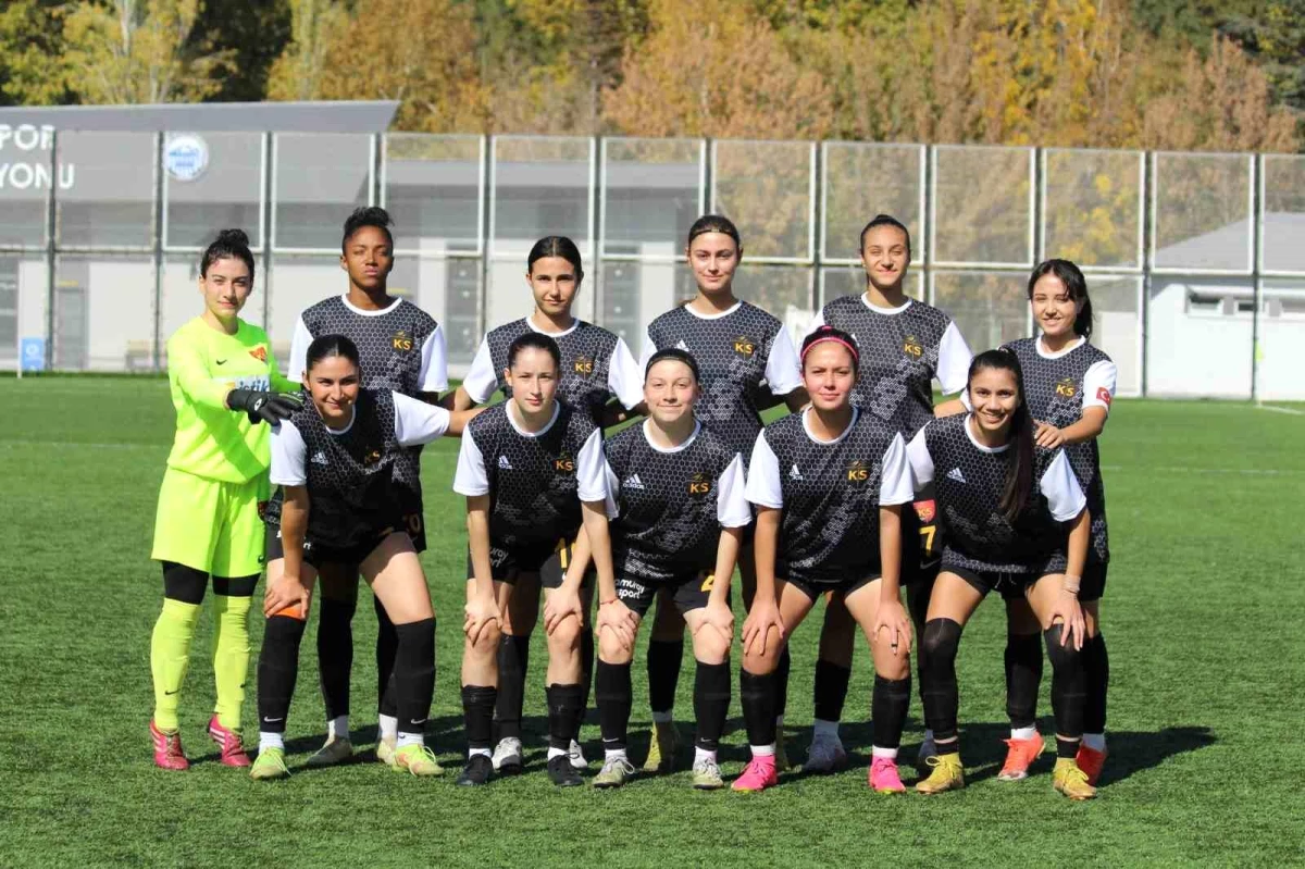Kayseri Kadın Futbol Kulübü, Gazikentspor\'u 5-0 mağlup etti