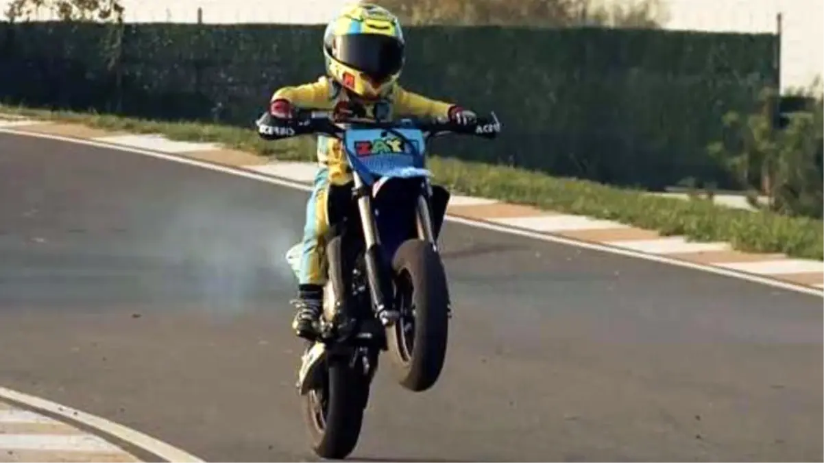 Kenan Sofuoğlu\'nun 4 yaşındaki oğlu Zayn, motosikletten düştü