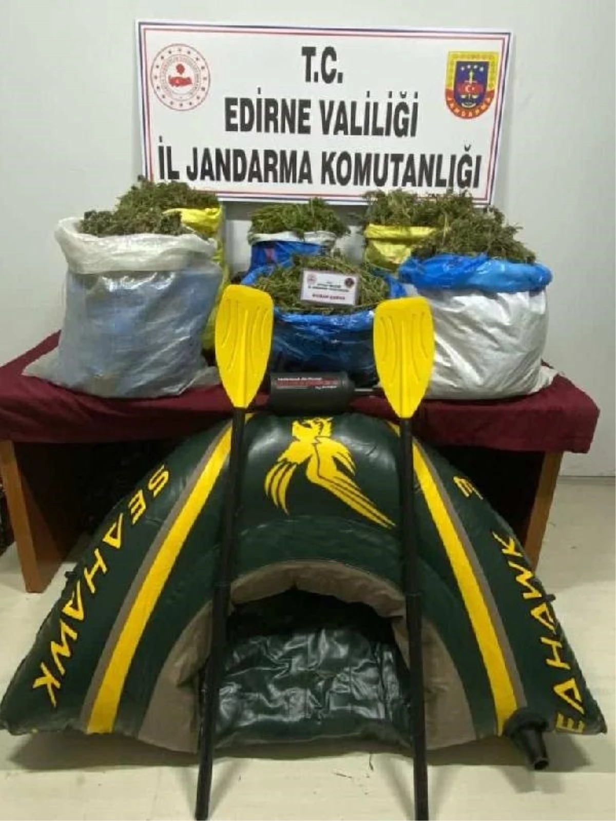 Edirne\'de Meriç Nehri\'nde 33 kilo 250 gram esrar ele geçirildi