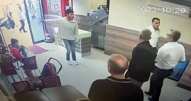 Fast food restoranında çalışana bıçaklı saldırı Fast food restoranında çalışana bıçaklı saldırı