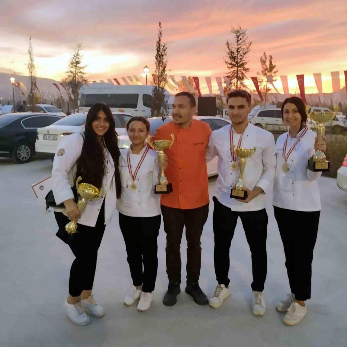 Toros Üniversitesi Aşçılık Programı Öğrencileri Kayseri Gastronomi Günleri\'nde Büyük Başarı Elde Etti