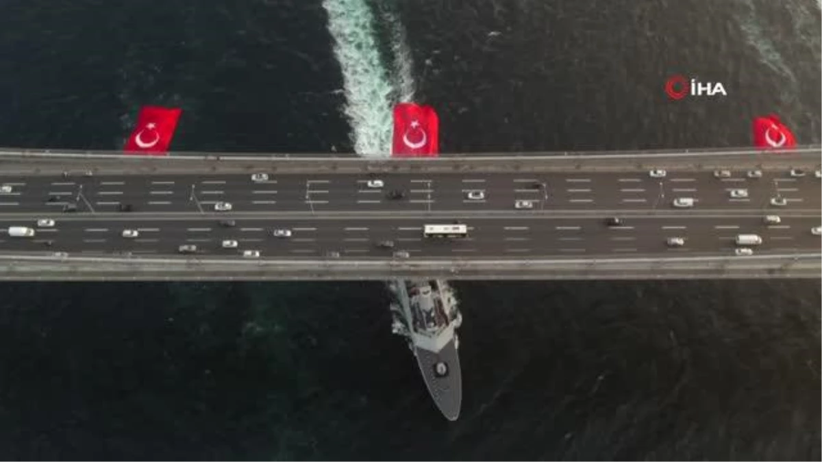 Türk Donanması\'nın 100 Gemisi İstanbul Boğazı\'ndan Geçti