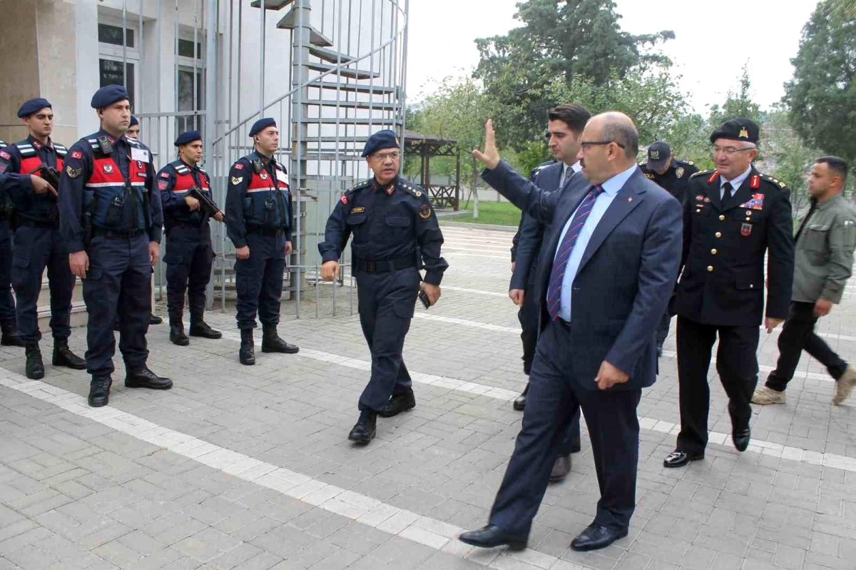 Balıkesir Valisi İsmail Ustaoğlu, Manyas ilçesinde ziyaret ve açılışlar gerçekleştirdi