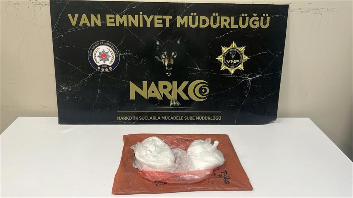 Van\'da 4 Kilogram Uyuşturucu Ele Geçirildi, 3 Şüpheli Hakkında İşlem Yapıldı
