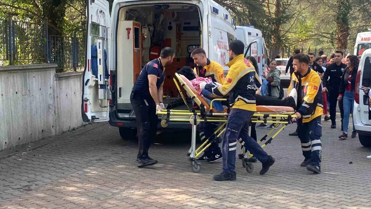 Zonguldak\'ta Cumhuriyet Bayramı kutlamalarında meşale patlaması: 3 veli yaralandı