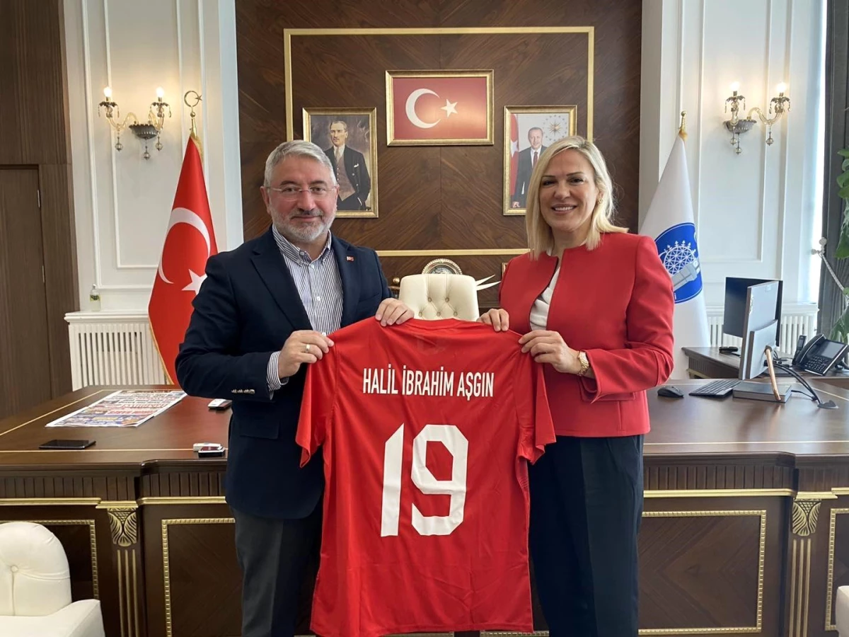 Türkiye Futbol Federasyonu Yöneticileri Çorum Belediye Başkanını Ziyaret Etti