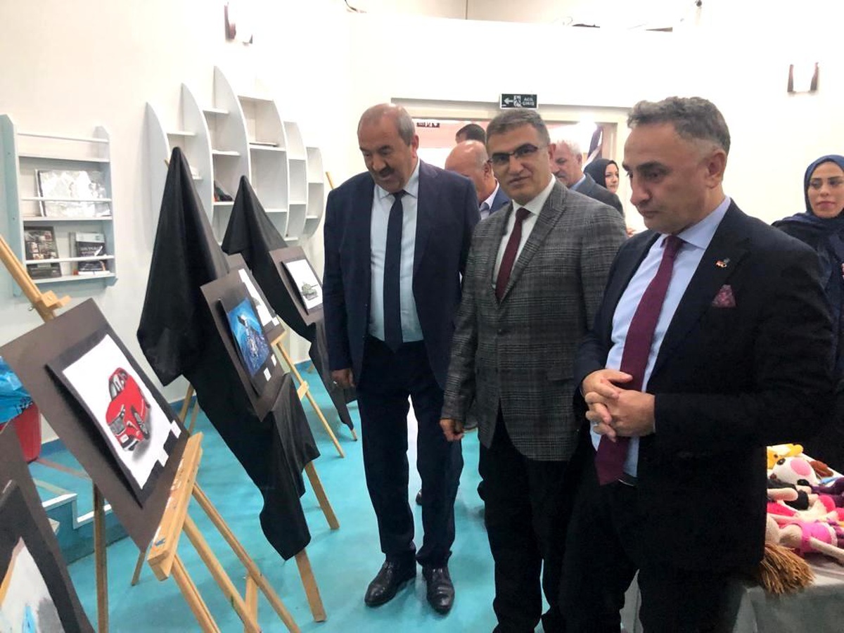 Nenehatun Çocuk Evleri\'nden Türkiye Yüzyılı Resim ve El Sanatları Sergisi