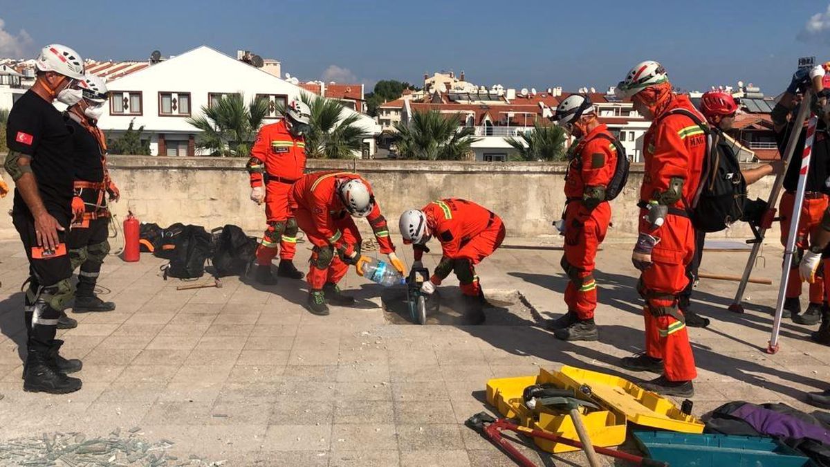 Muğla\'nın Datça ilçesinde gerçekleştirilen deprem tatbikatı gerçeğini aratmadı